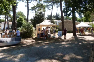 Marché des petits créateurs et animation musicale