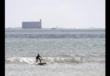 Surf au large de Fort Boyard