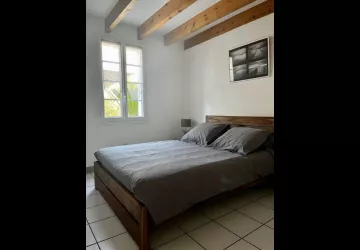 Chambre prinicipale lit 140 cm