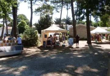 Marché des petits créateurs et animation musicale